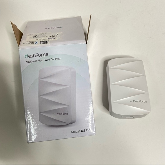 NWT MESHFORCE - M3 Dot Wall Plug WiFi Extender - Picture 2 of 13